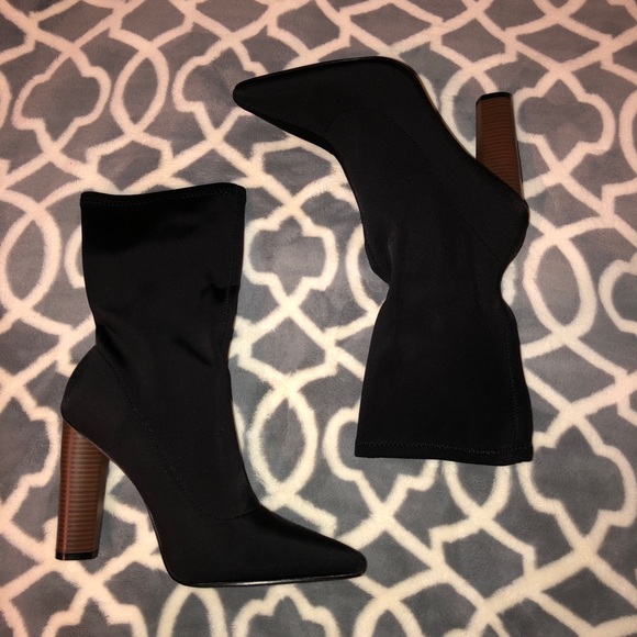 ❌SOLD❌ Black Mid Calf Boots - Picture 1 of 4